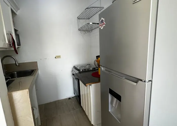 The Shelton - Blossom's Rest Apartamento Montego Bay